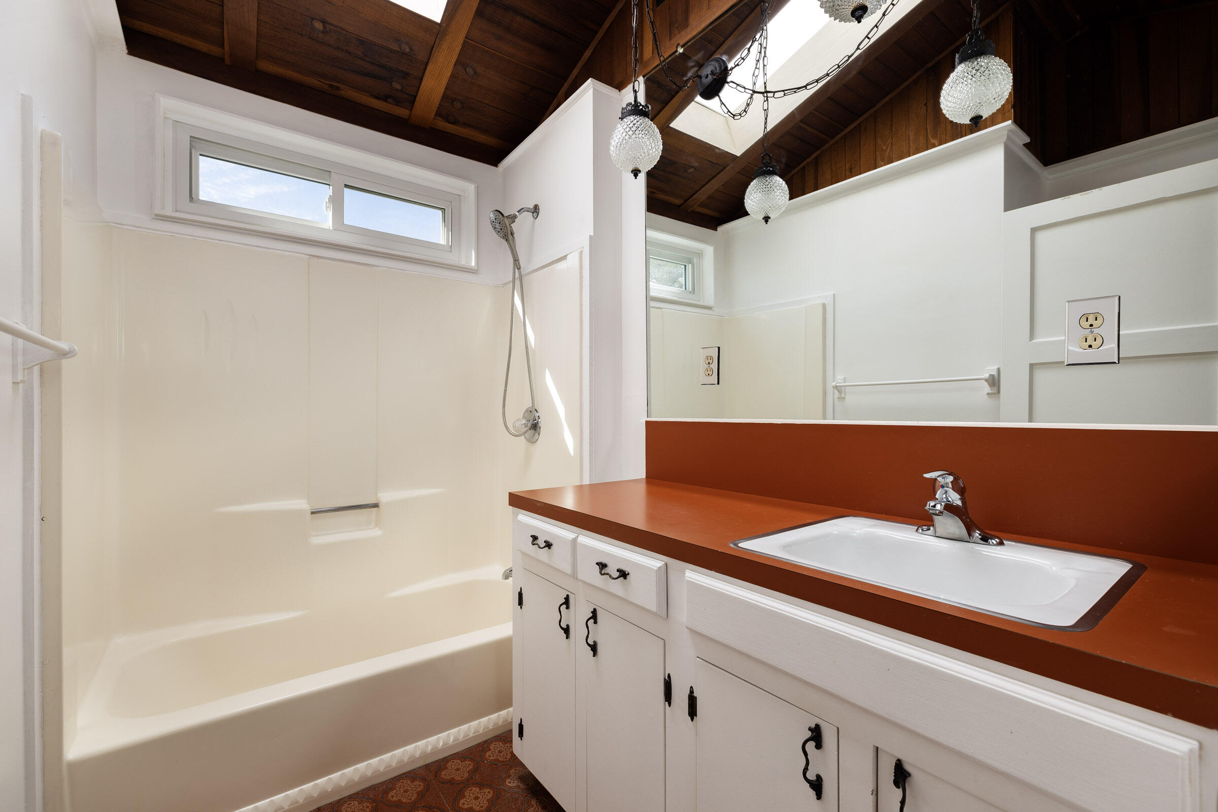 520 San Onofre Road Santa Barbara, CA 93105 - Photo 18 of 33 Hall Bathroom