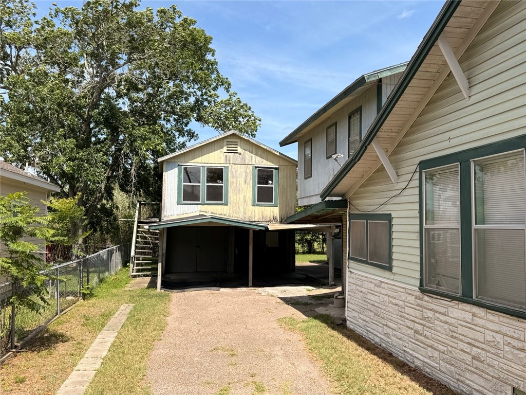 111 Dunbar Street Refugio, TX 78377 - Photo 11 of 23