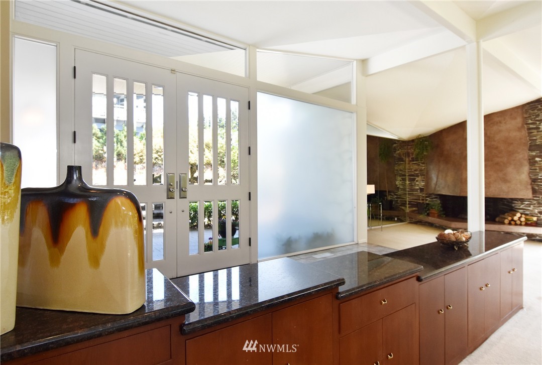 6 Maple Lane Mercer Island, WA 98040 - Photo 2 of 25