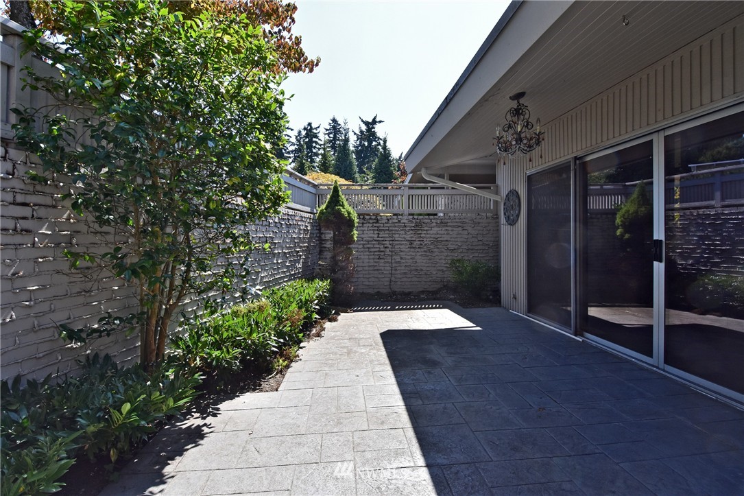 6 Maple Lane Mercer Island, WA 98040 - Photo 9 of 25