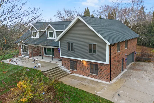 $850,000 | 2003 South Valley Spring Drive, New Berlin, WI 53151