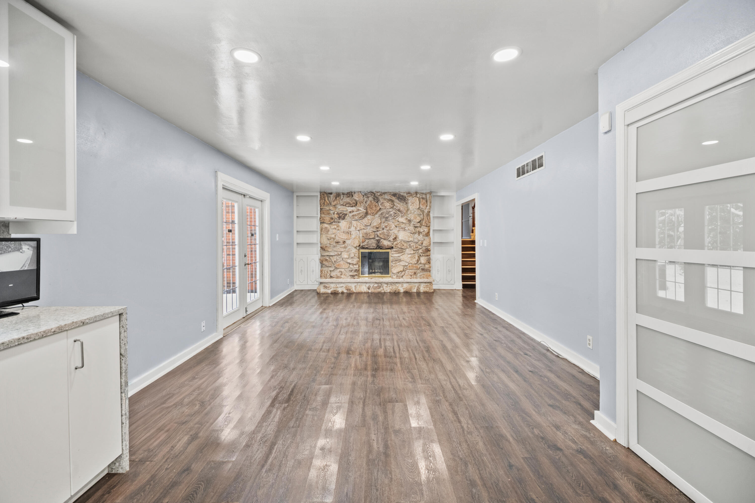 2003 South Valley Spring Drive New Berlin, WI 53151 - Photo 12 of 73 Family Room