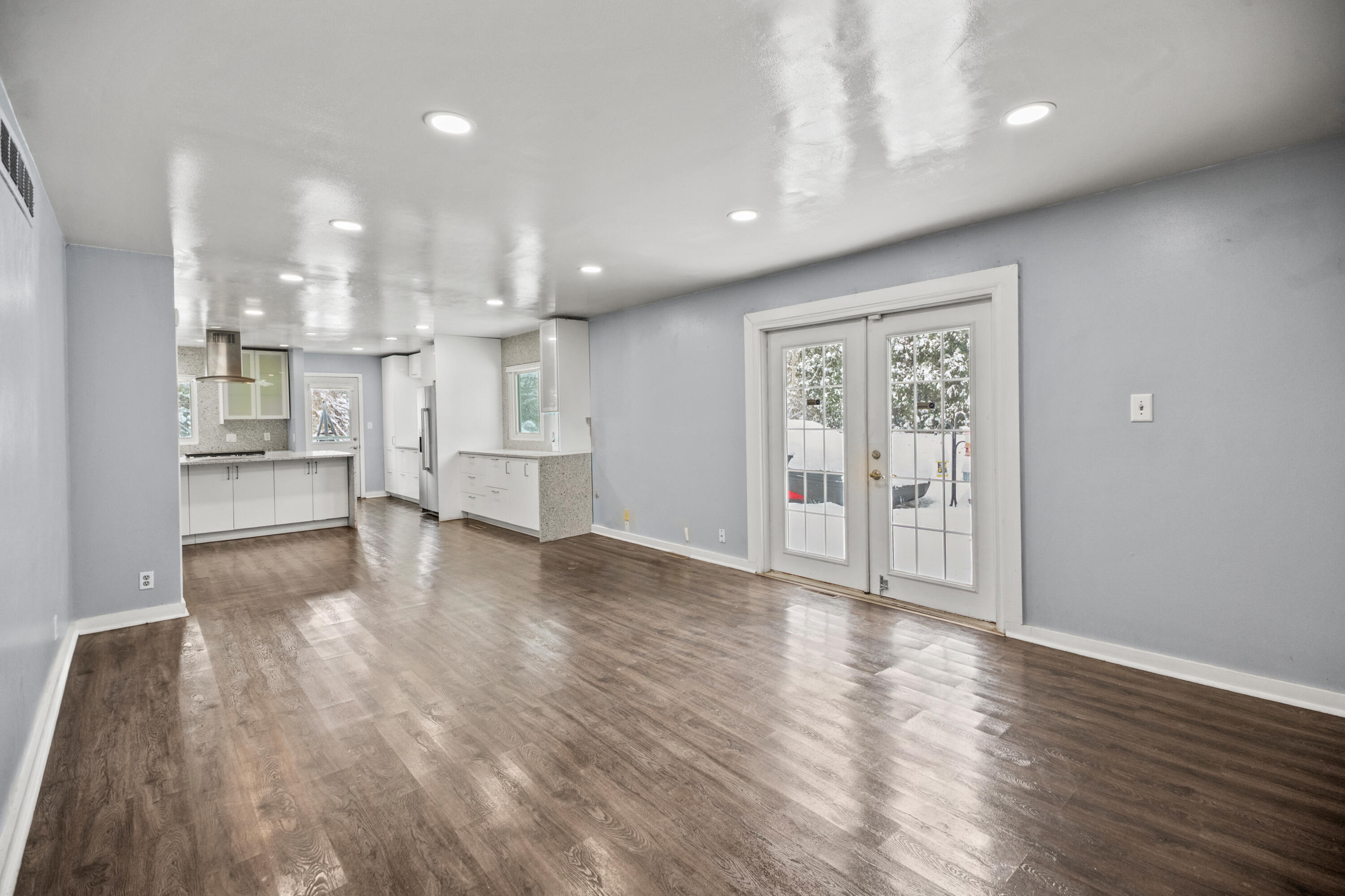 2003 South Valley Spring Drive New Berlin, WI 53151 - Photo 14 of 73 Family Room