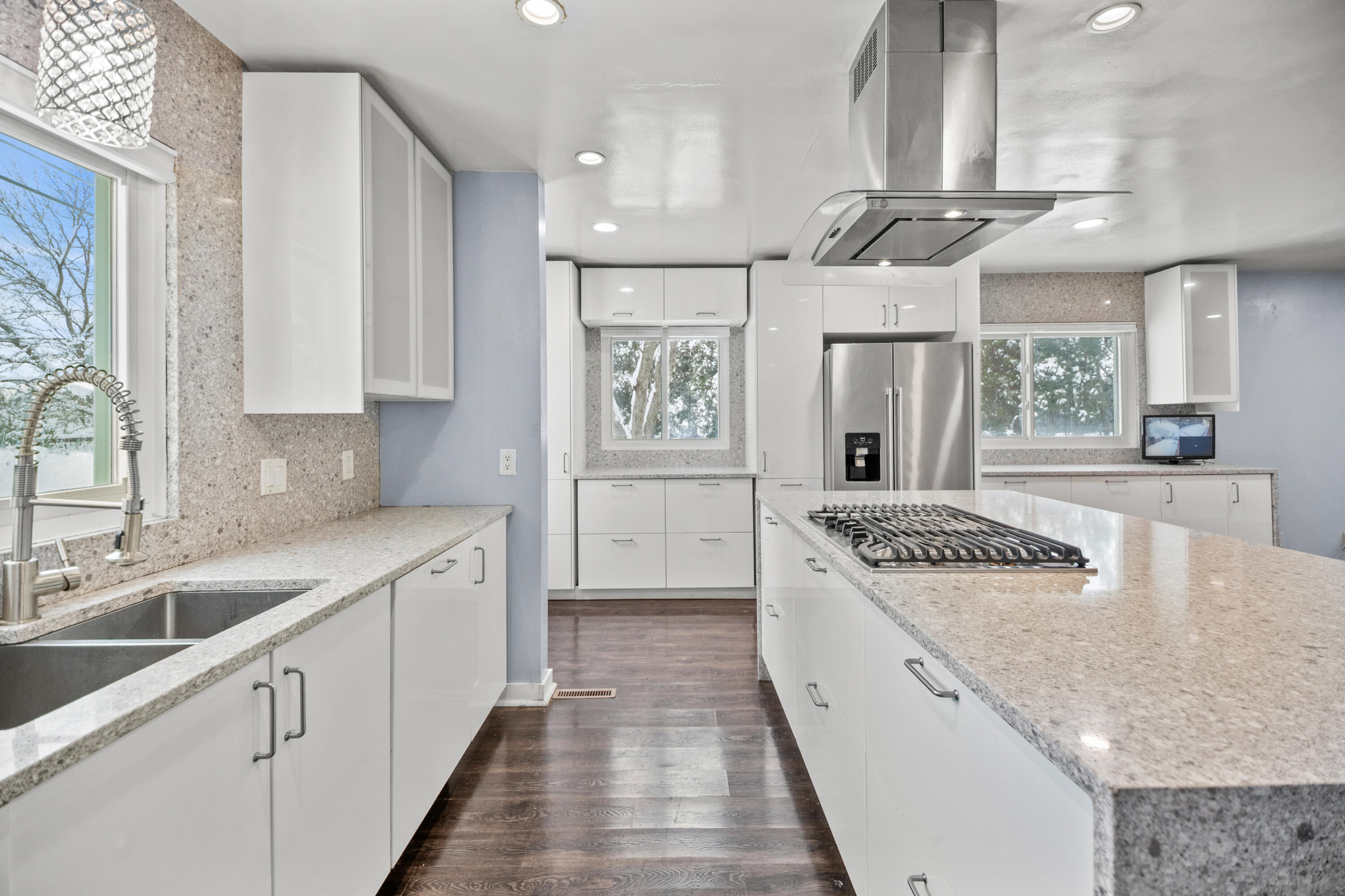 2003 South Valley Spring Drive New Berlin, WI 53151 - Photo 18 of 73 Kitchen