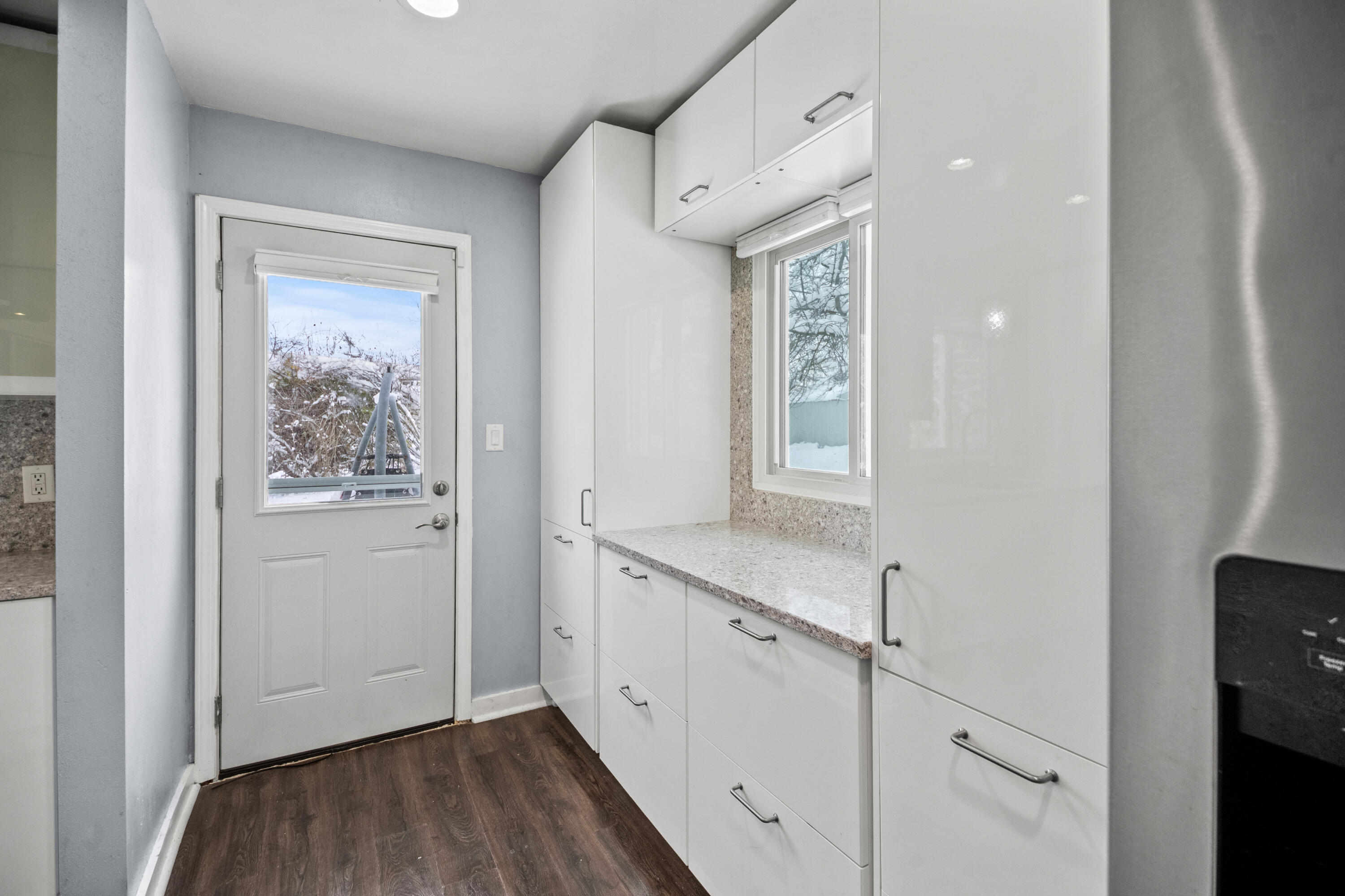 2003 South Valley Spring Drive New Berlin, WI 53151 - Photo 19 of 73 Side Entry