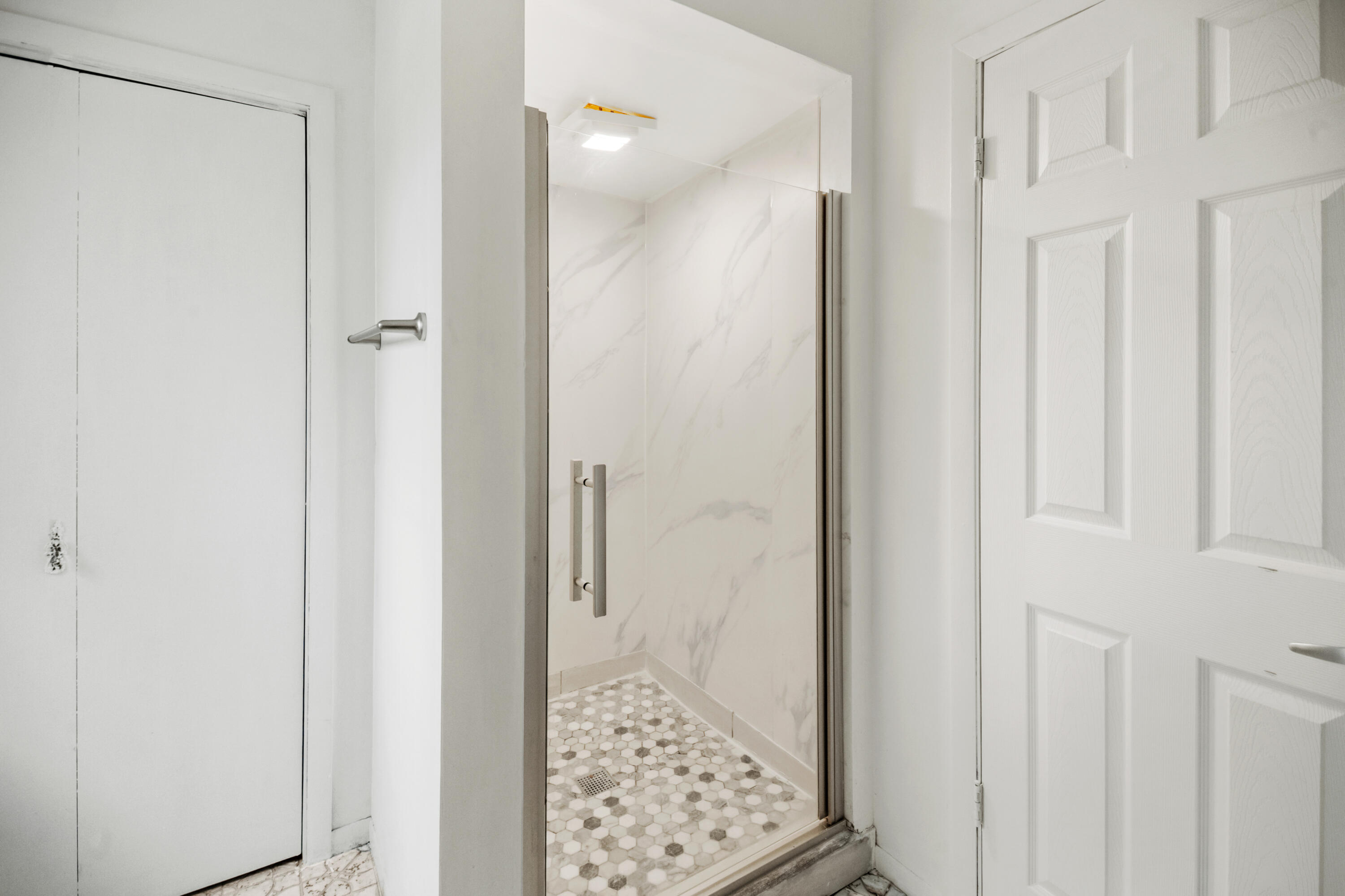 2003 South Valley Spring Drive New Berlin, WI 53151 - Photo 30 of 73 2nd Floor Bed 1 Full Bath