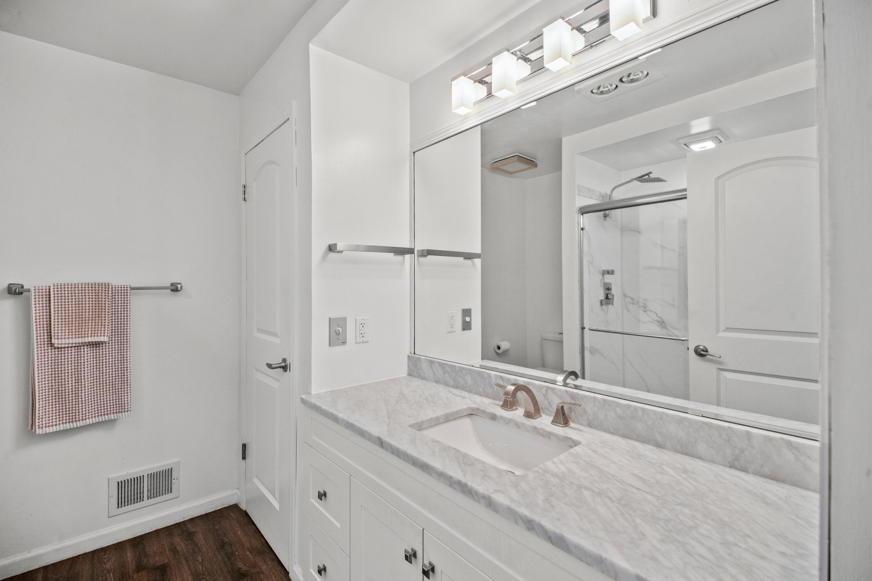 2003 South Valley Spring Drive New Berlin, WI 53151 - Photo 34 of 73 2nd Floor Full Bath