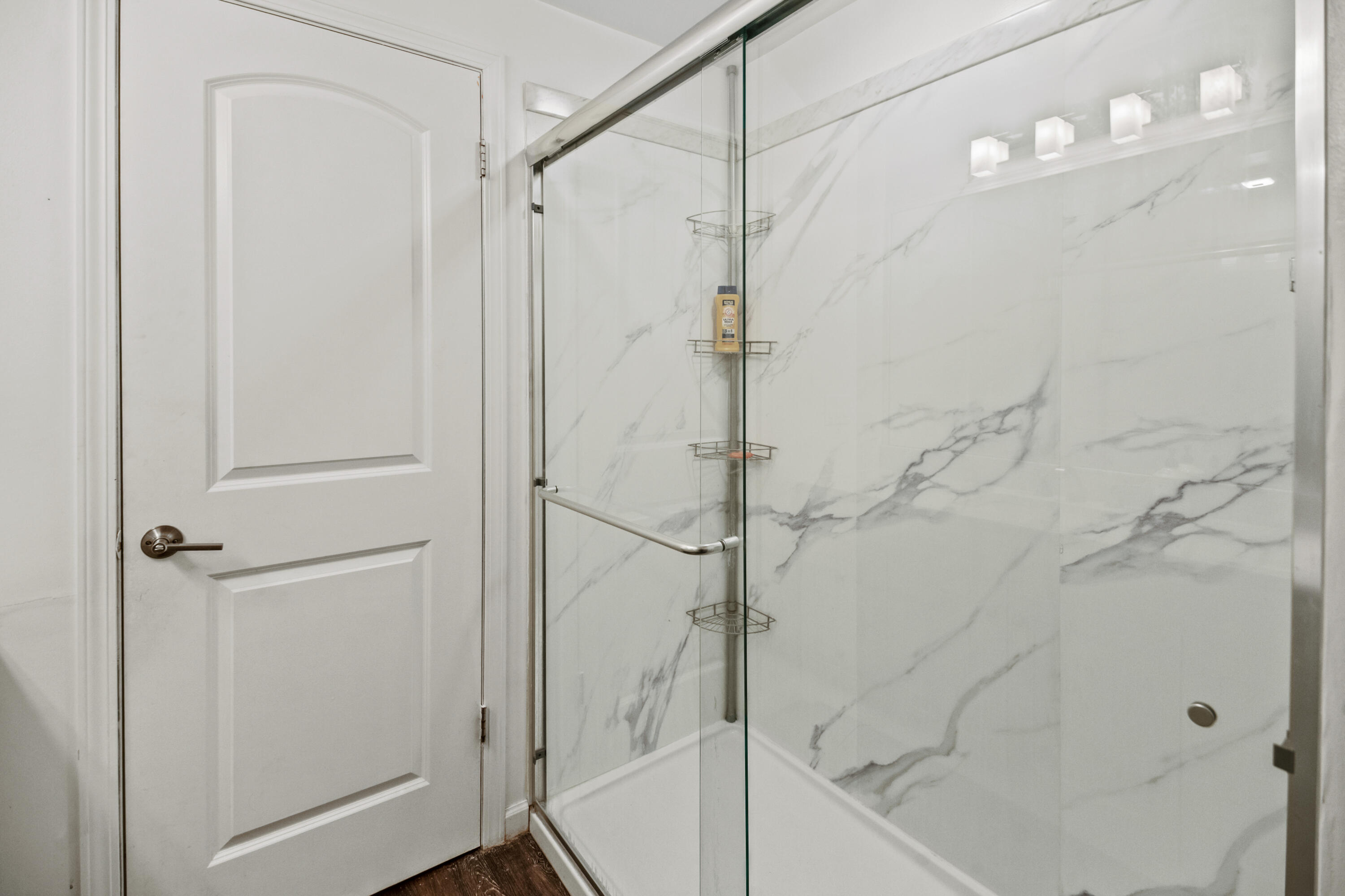 2003 South Valley Spring Drive New Berlin, WI 53151 - Photo 35 of 73 2nd Floor Full Bath