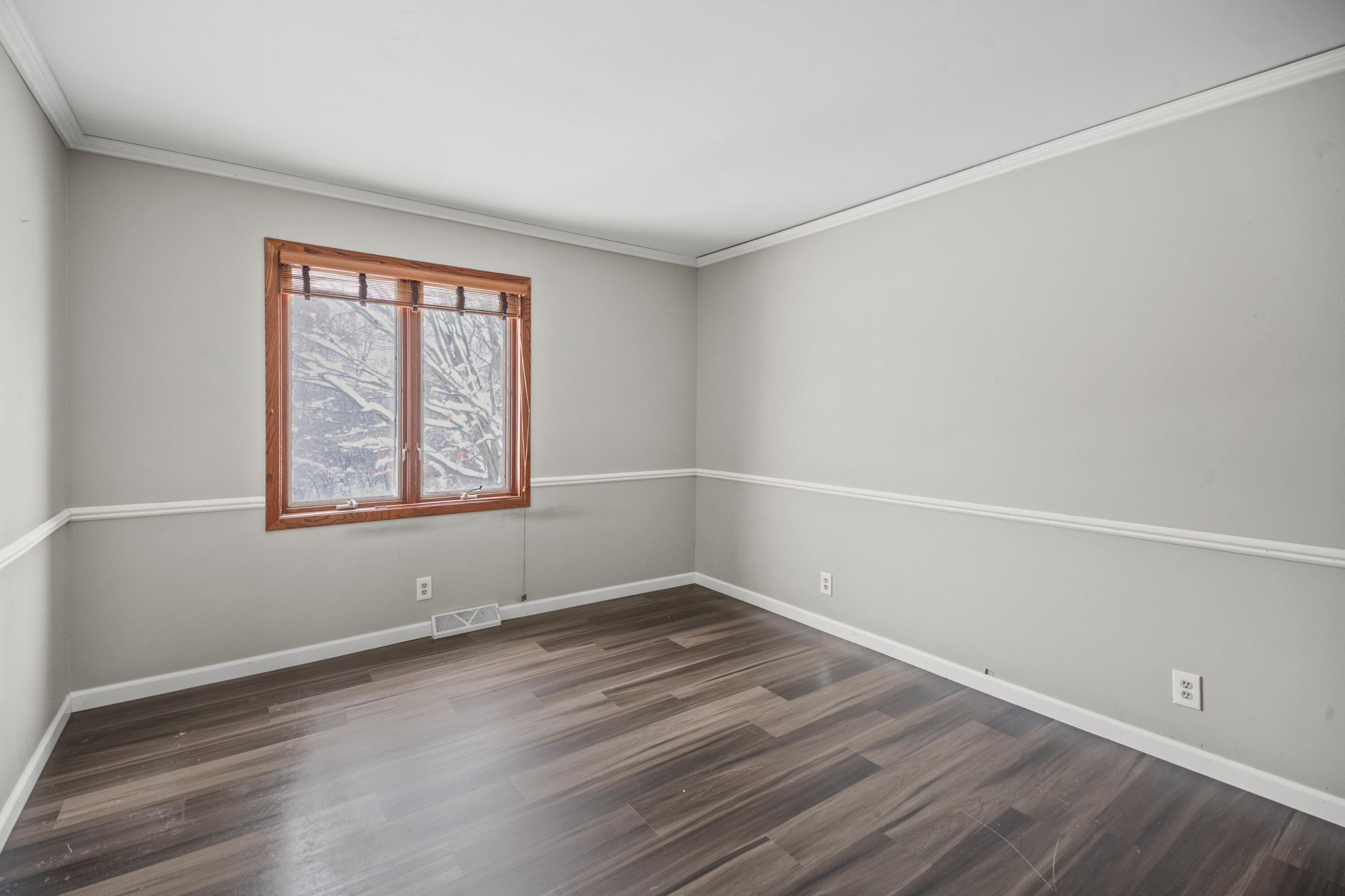 2003 South Valley Spring Drive New Berlin, WI 53151 - Photo 37 of 73 2nd Floor Bed 3
