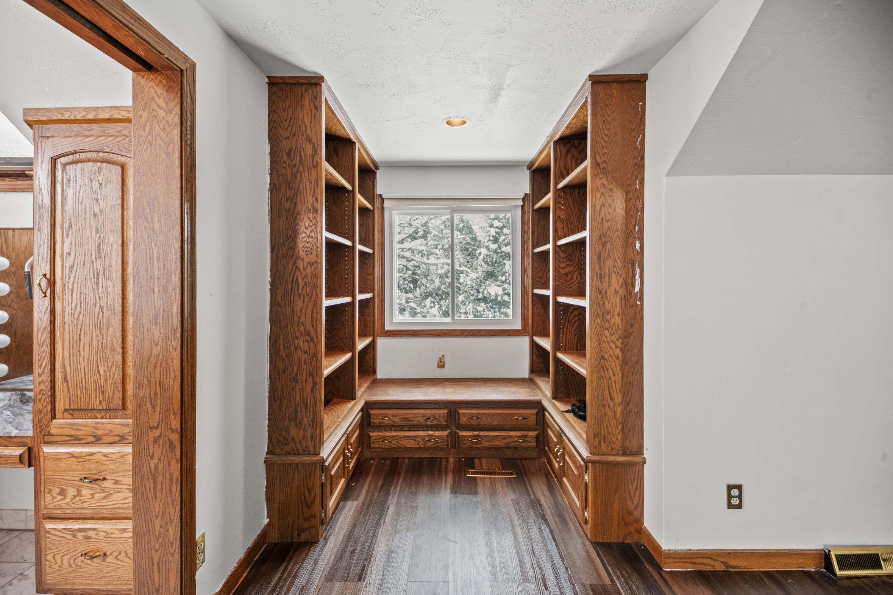 2003 South Valley Spring Drive New Berlin, WI 53151 - Photo 46 of 73 Primary Bedroom