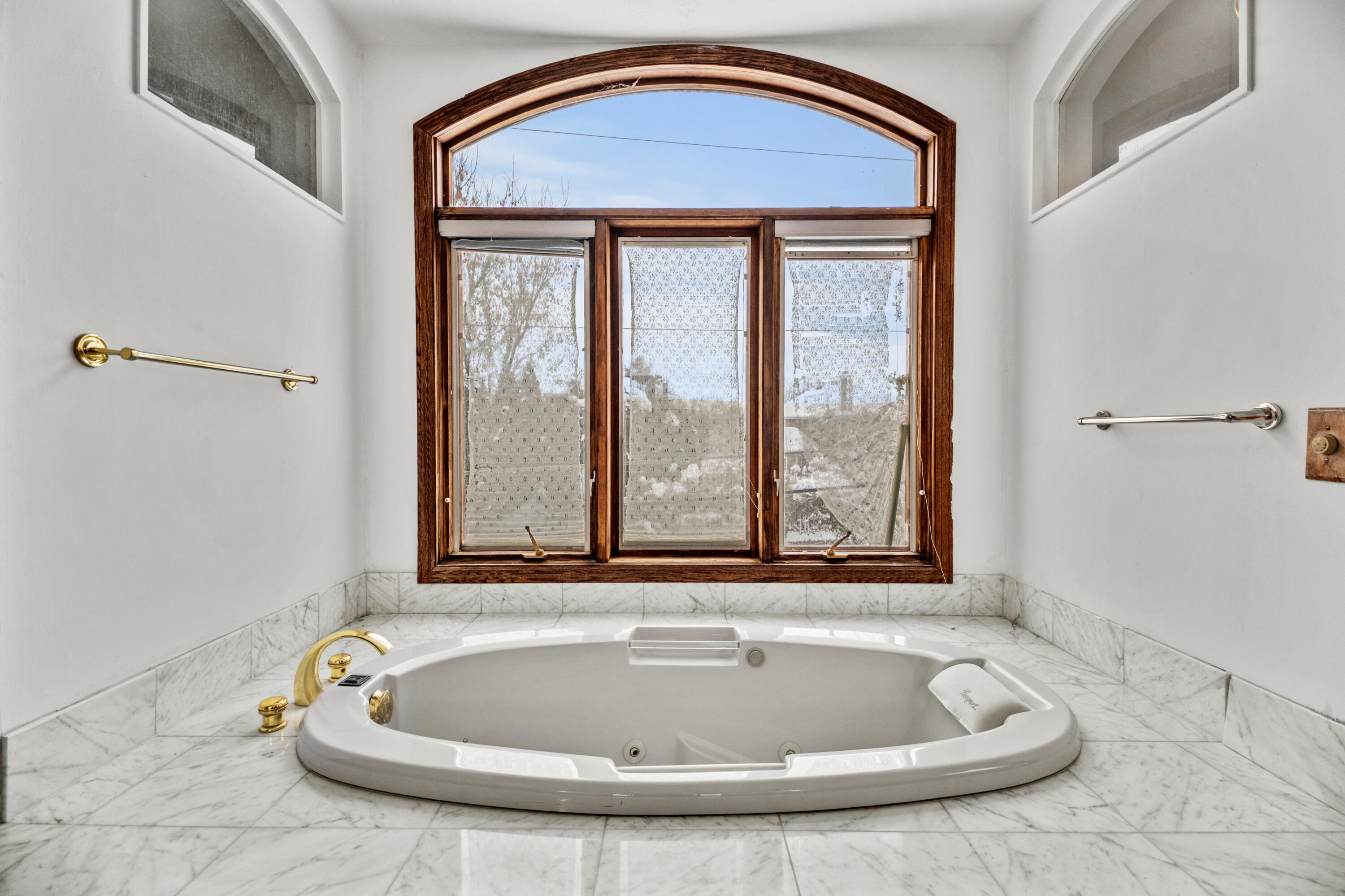 2003 South Valley Spring Drive New Berlin, WI 53151 - Photo 49 of 73 Primary Bathroom