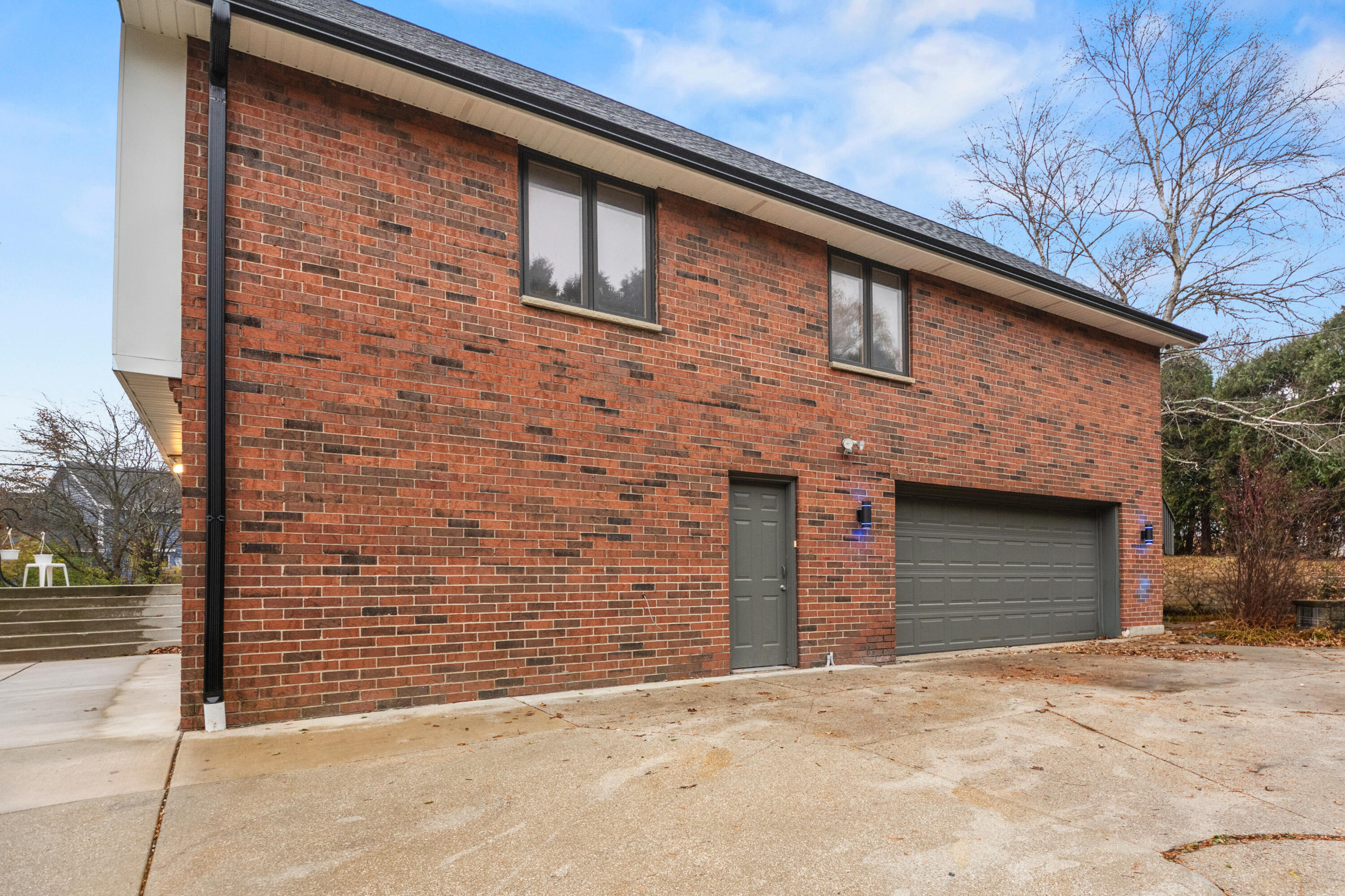 2003 South Valley Spring Drive New Berlin, WI 53151 - Photo 57 of 73 Garage