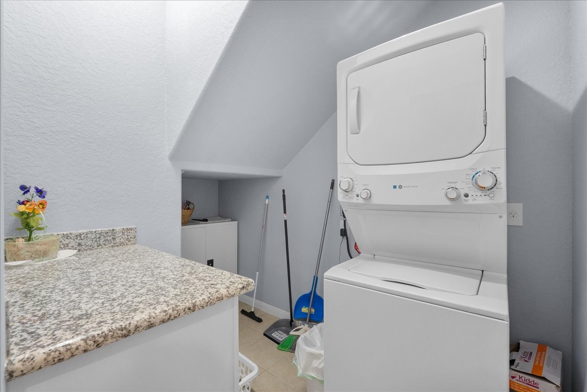 1012D 22nd Street, Unit D Dickinson, TX 77539 - Photo 26 of 44 a utility room with dryer and washer