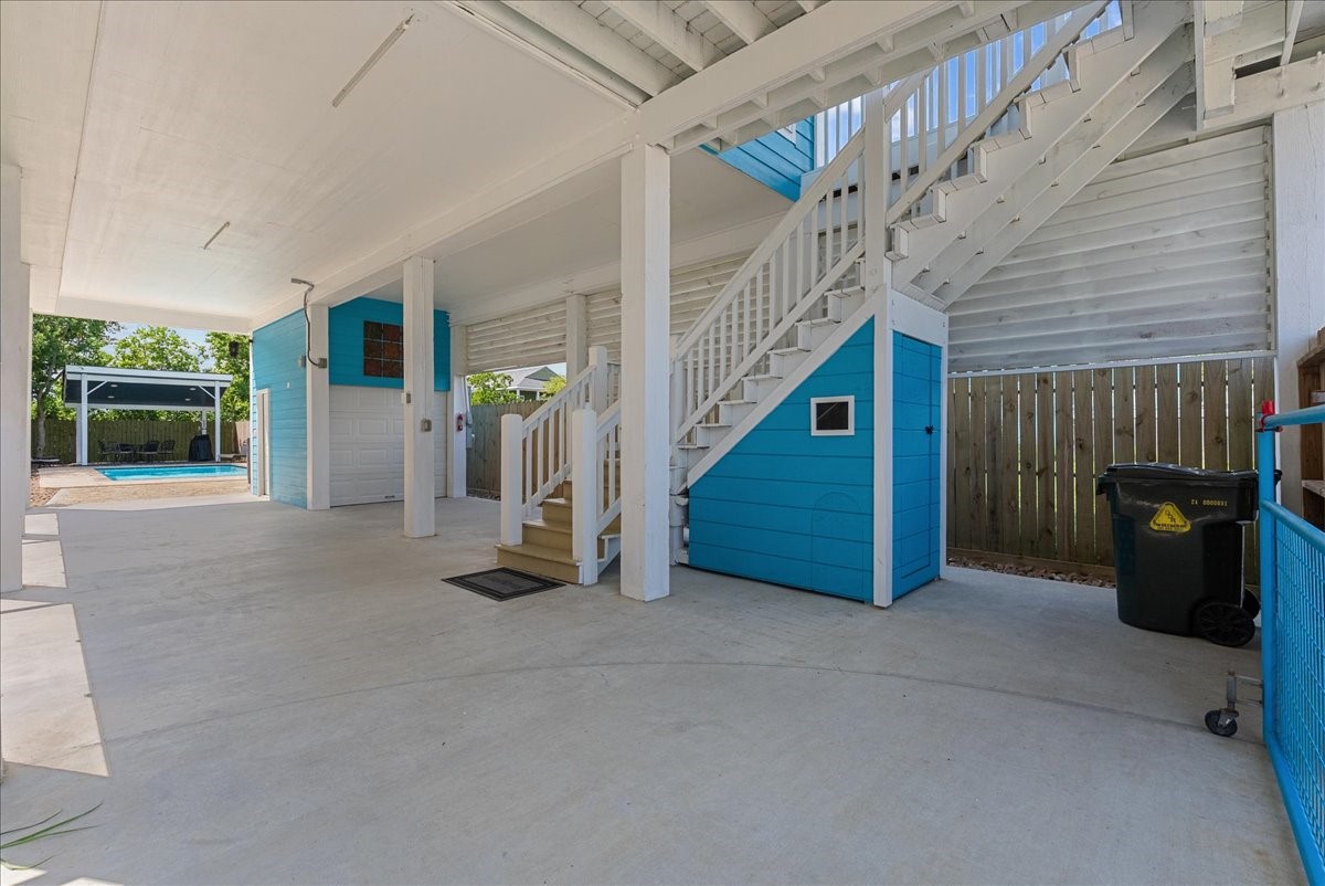 1012D 22nd Street, Unit D Dickinson, TX 77539 - Photo 32 of 44 a view of a hallway with entryway
