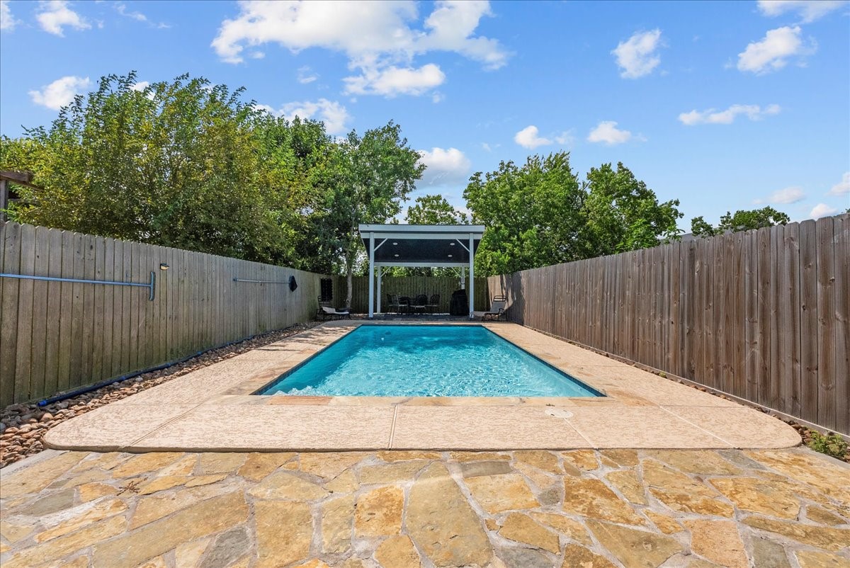 1012D 22nd Street, Unit D Dickinson, TX 77539 - Photo 34 of 44 a view of outdoor space and yard