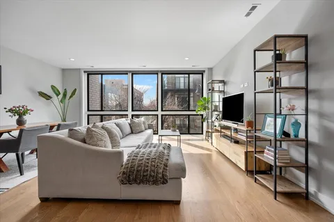 $650,000 | 2730 West Armitage Avenue, Unit 3E, Chicago, IL 60647