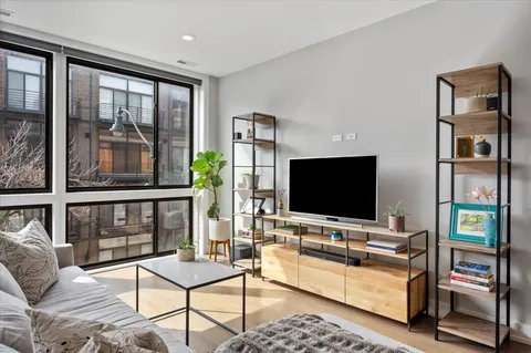 $650,000 | 2730 West Armitage Avenue, Unit 3E, Chicago, IL 60647