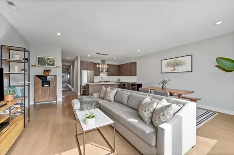 $650,000 | 2730 West Armitage Avenue, Unit 3E, Chicago, IL 60647