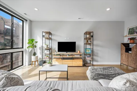 $650,000 | 2730 West Armitage Avenue, Unit 3E, Chicago, IL 60647