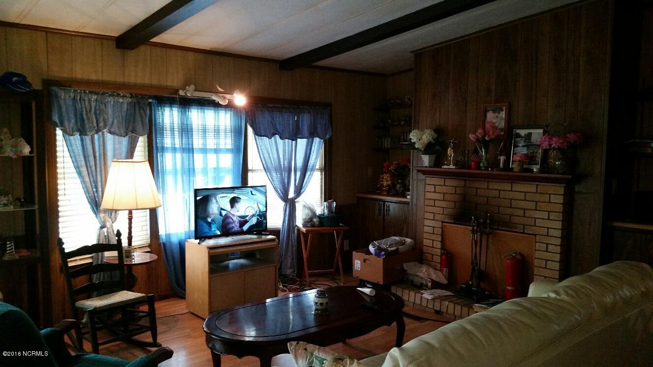821 Sand Ridge Road Hubert, NC 28539 - Photo 4 of 18 living room