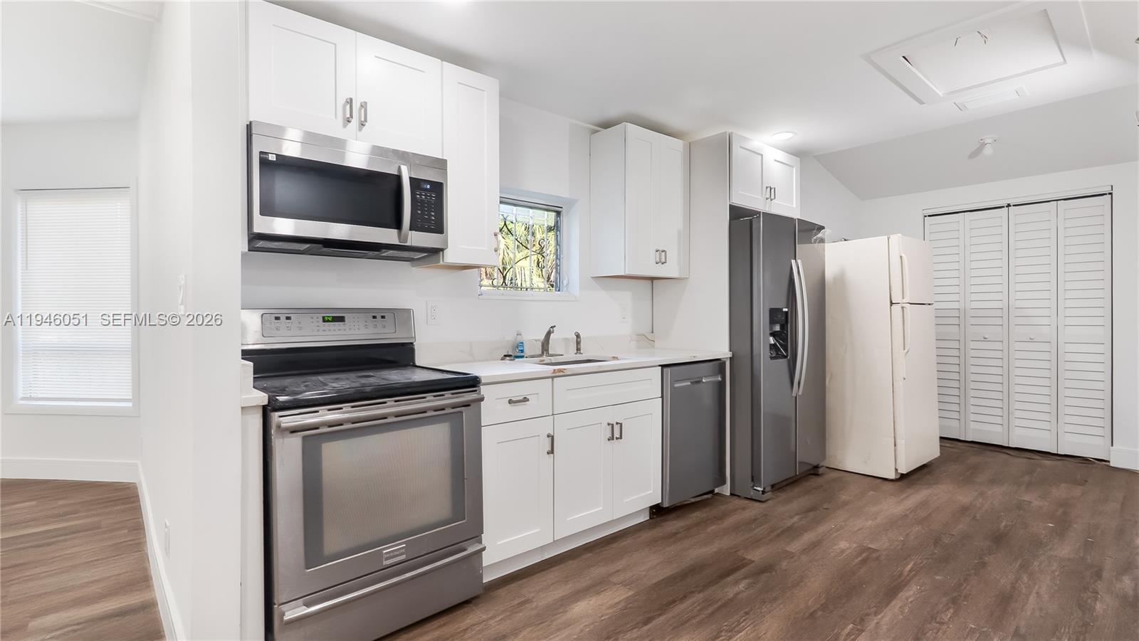 223 Southwest 1st Court Pompano Beach, FL 33060 - Photo 10 of 23