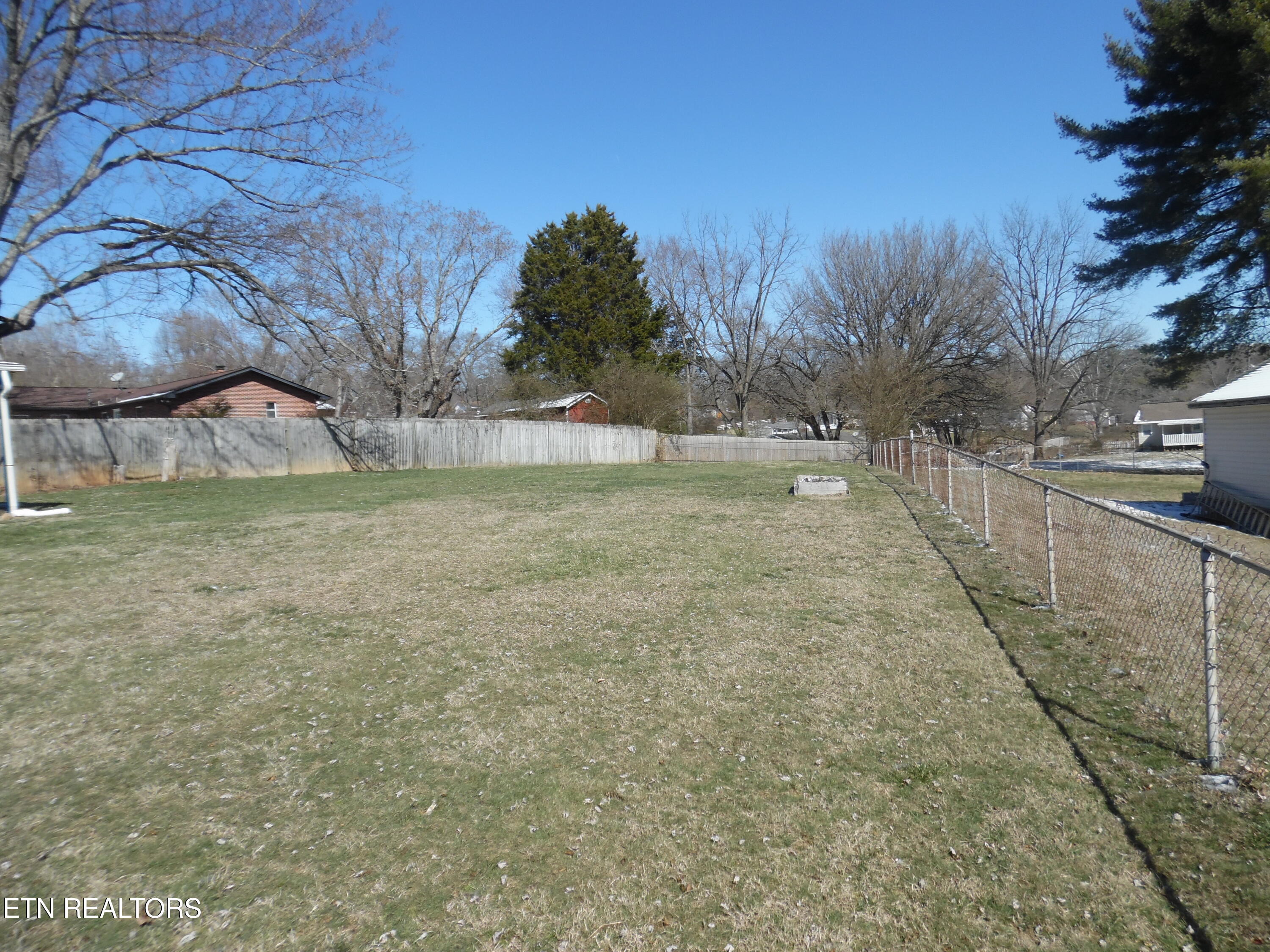 5312 Rowan Road Knoxville, TN 37912 - Photo 8 of 54 Large Fenced Back Yard