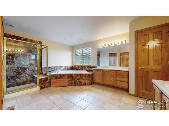 a black and white photo of a room