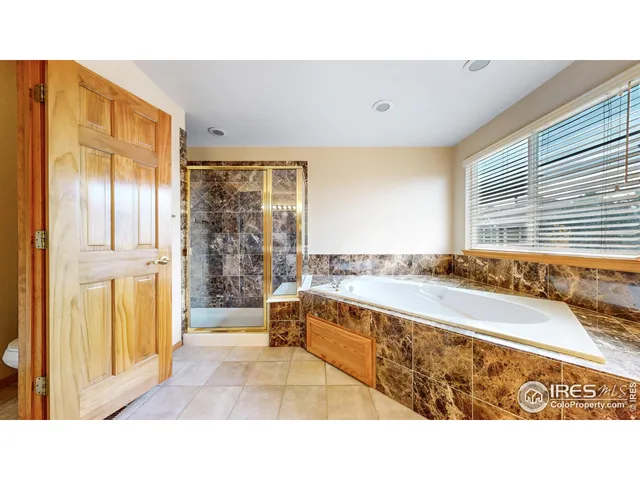 a picture of an empty room