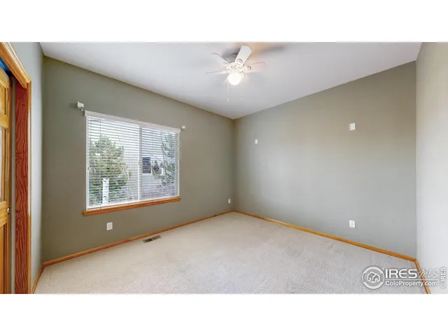 a black and white photo of a living room