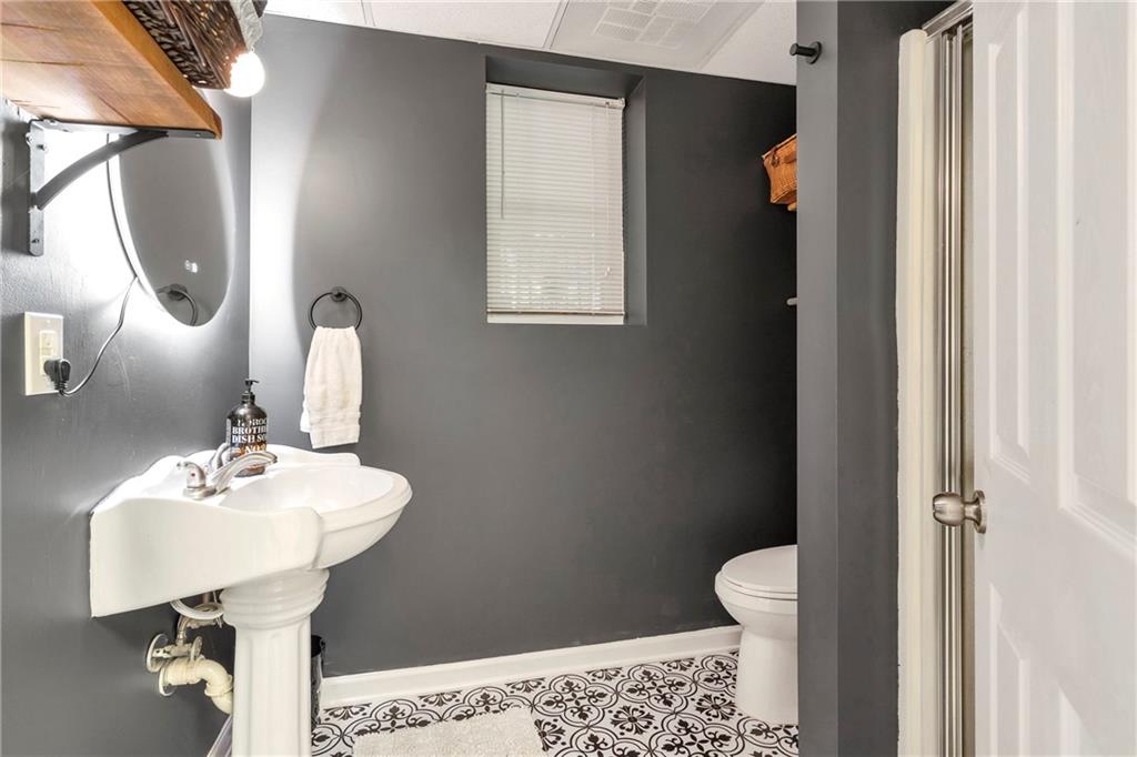 3167 Northbrook Drive Atlanta, GA 30341 - Photo 44 of 53 a bathroom with a sink toilet and a mirror