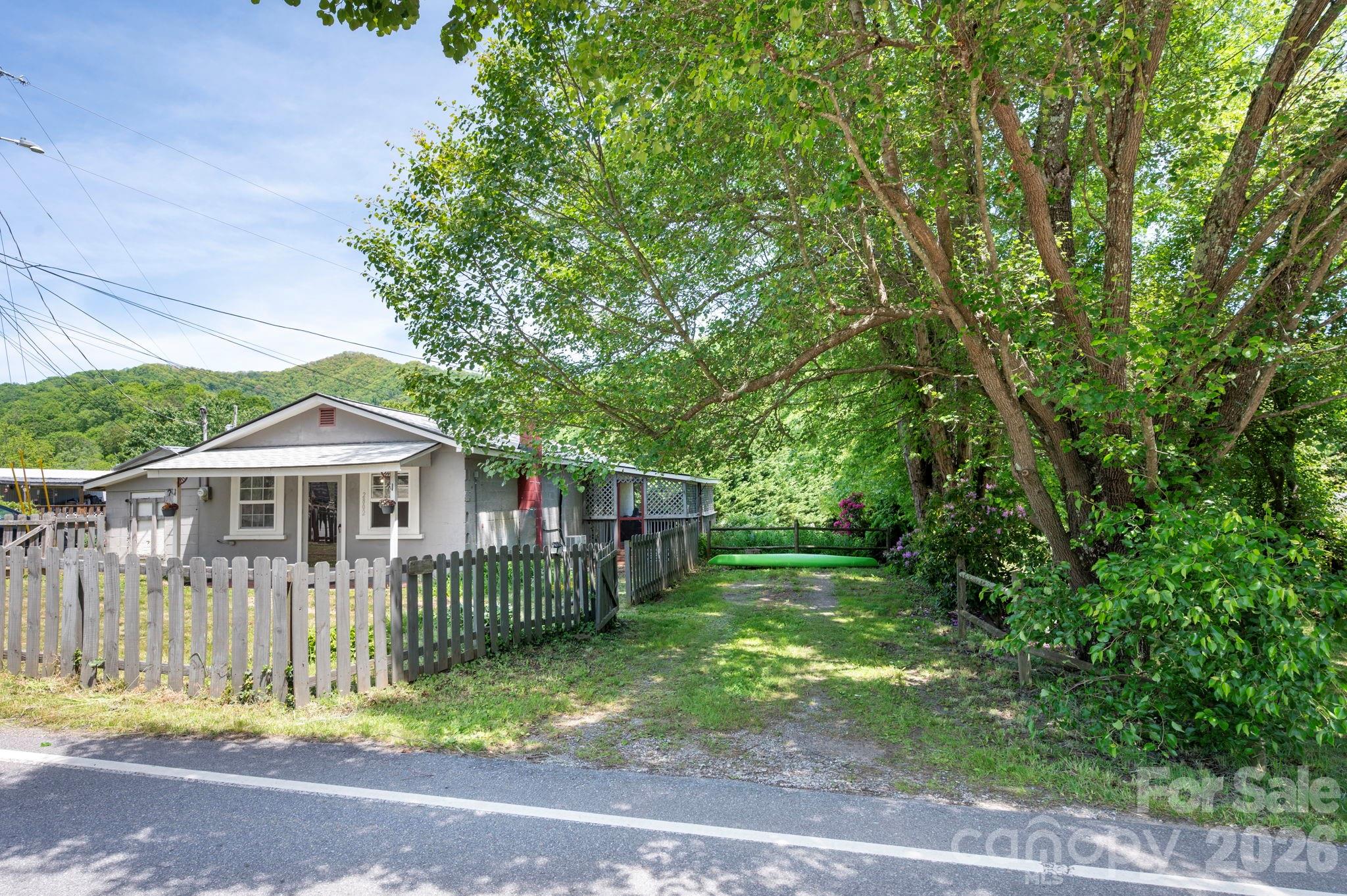 2802 Beaverdam Road Canton, NC 28716 - Photo 23 of 26