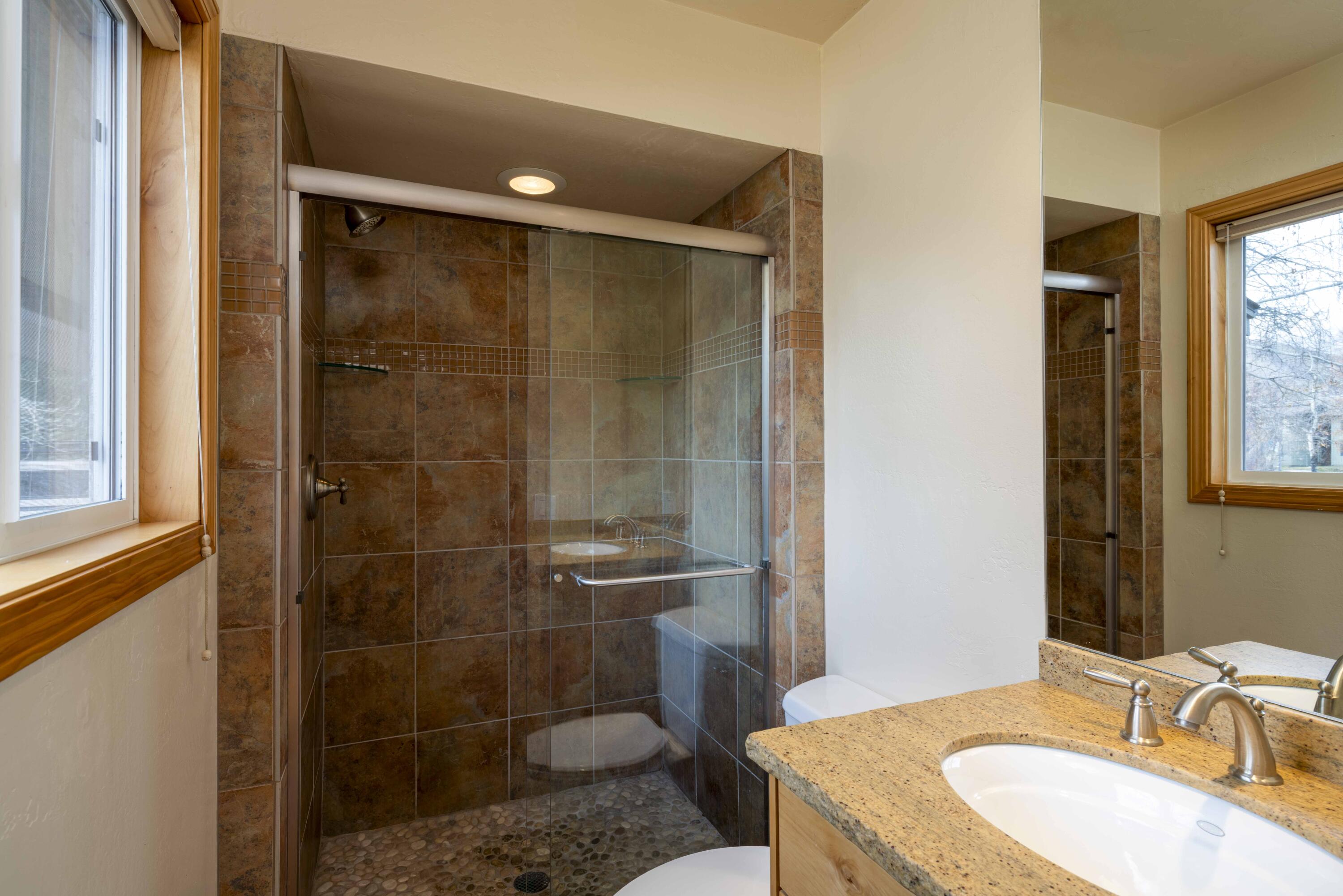 609 4th Avenue South Hailey, ID 83333 - Photo 11 of 28 Primary Bathroom