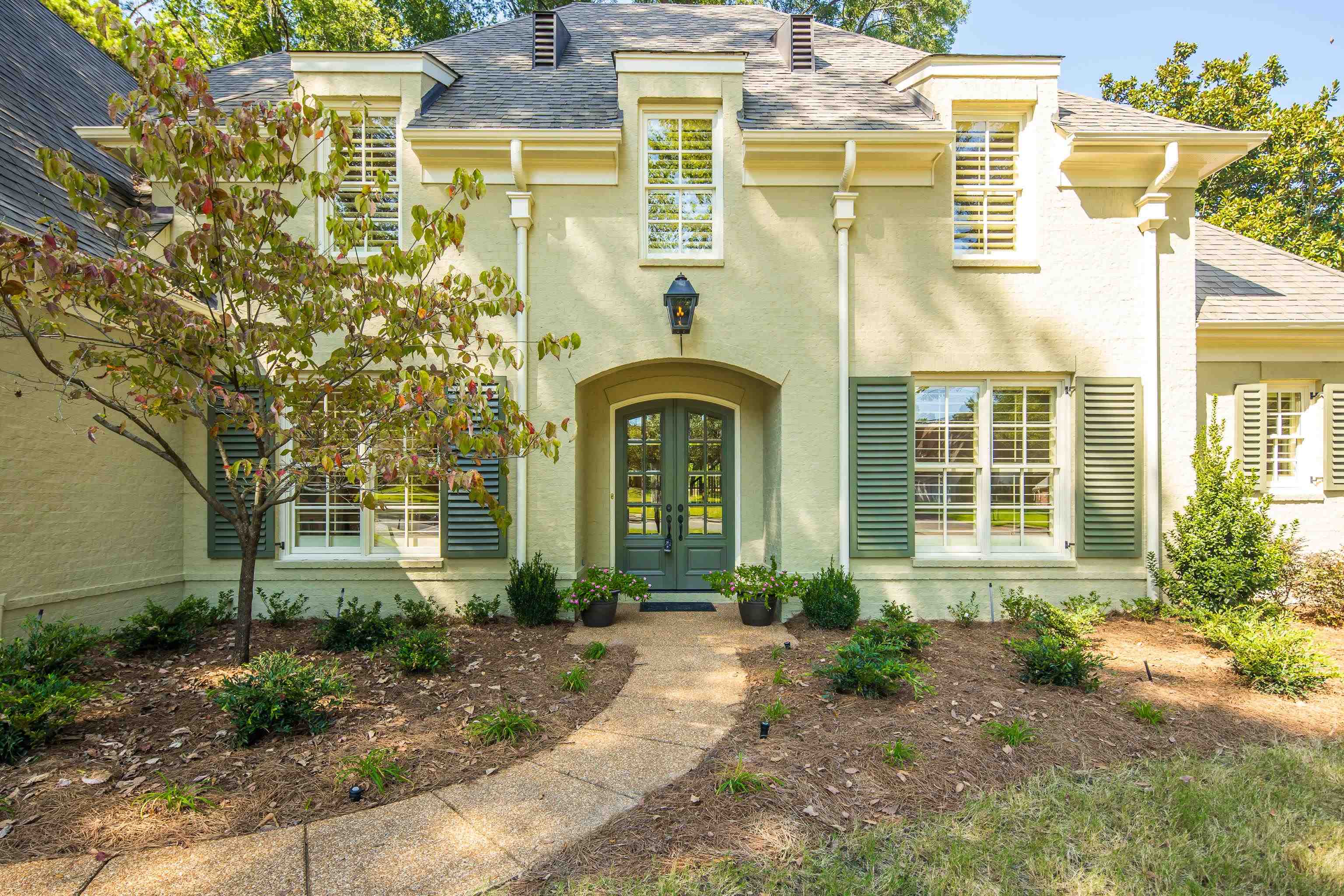 4938 Barfield Road Memphis, TN 38117 - Photo 2 of 40 a front view of a building