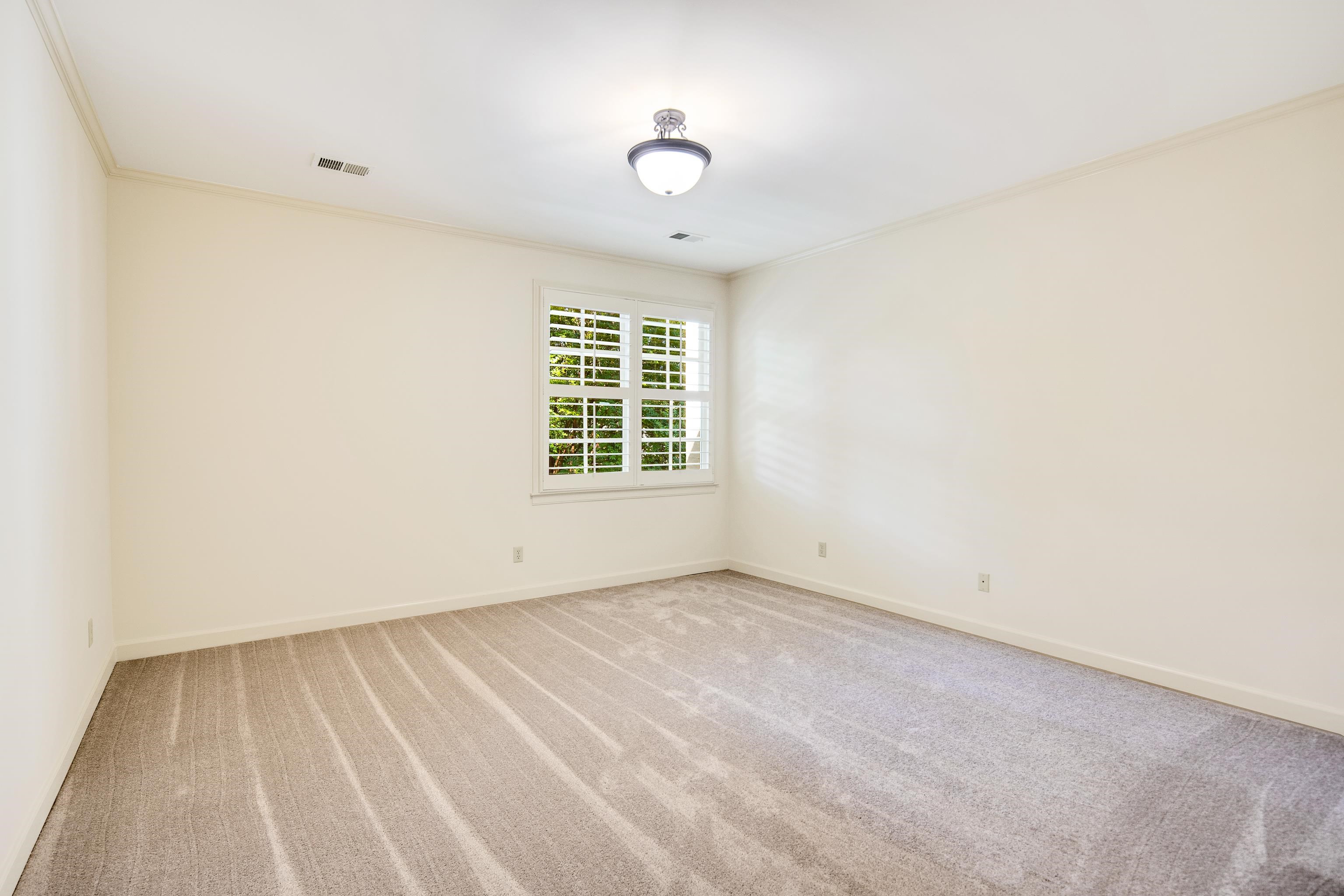 4938 Barfield Road Memphis, TN 38117 - Photo 25 of 40 an empty room with windows