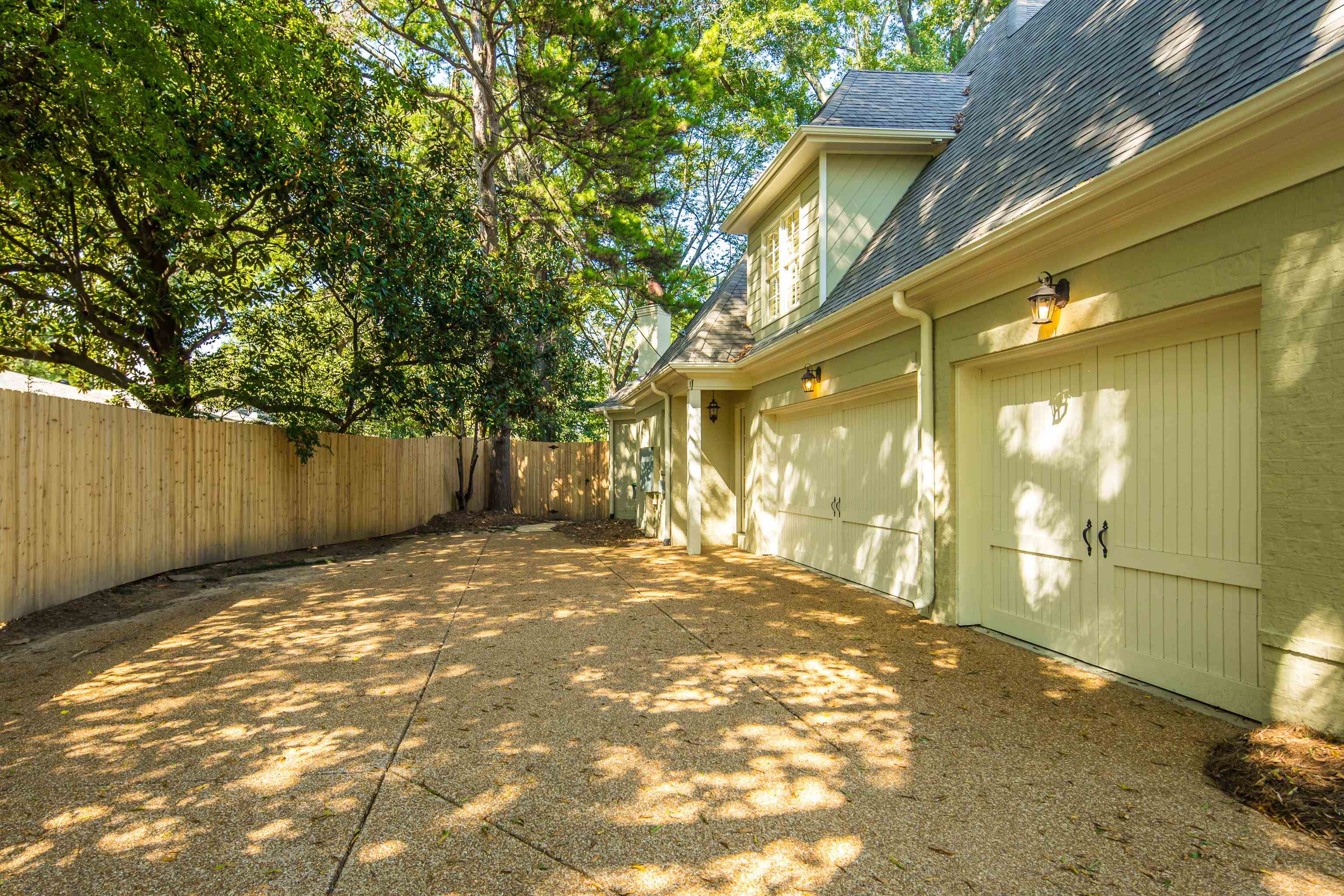 4938 Barfield Road Memphis, TN 38117 - Photo 35 of 40 a view of a entrance gate of a house