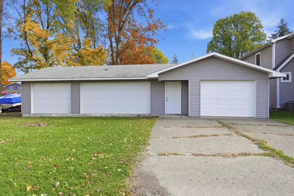 $395,000 | 4160 West Shore Drive, Bremen, IN 46506