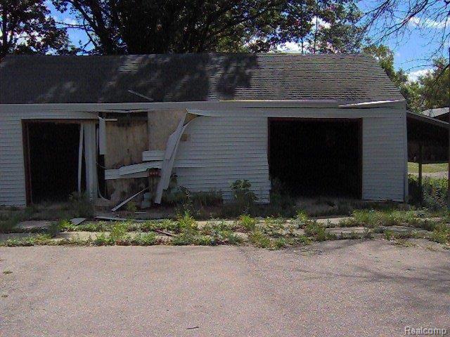2152 Lavelle Road Flint, MI 48504 - Photo 3 of 3 Garage
