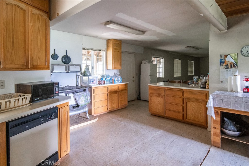 5657 Worman Road Ahwahnee, CA 93601 - Photo 16 of 46 a kitchen with stainless steel appliances a stove a sink and a refrigerator