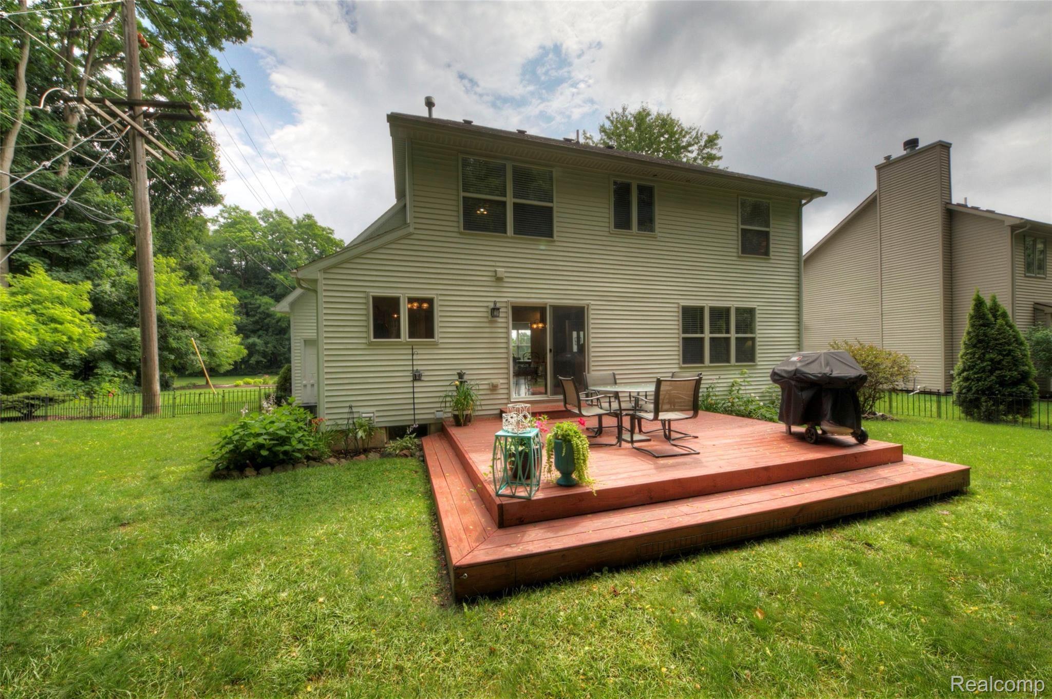 1032 Elk Run Howell, MI 48843 - Photo 36 of 38 Deck.jpg