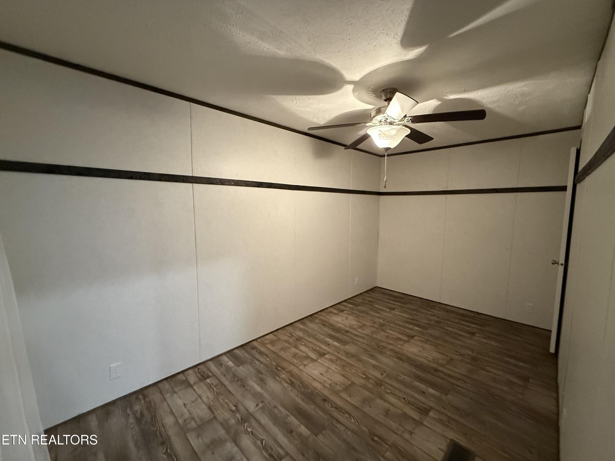1366 Pearl Hinds Road Jamestown, TN 38556 - Photo 15 of 16 a window in an empty room