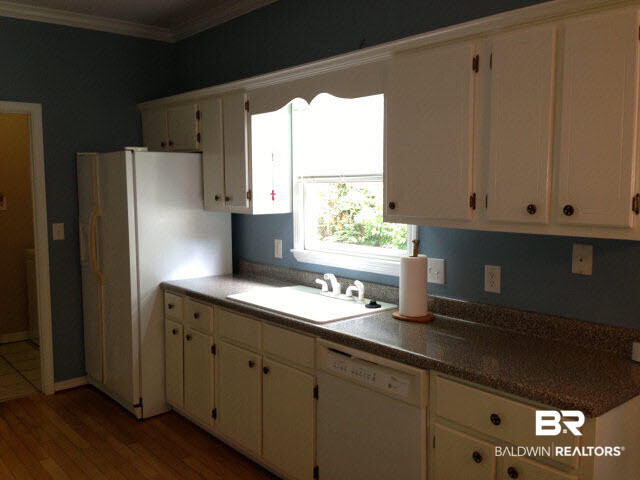 121 Macy Place Mobile, AL 36604 - Photo 2 of 9 Kitchen