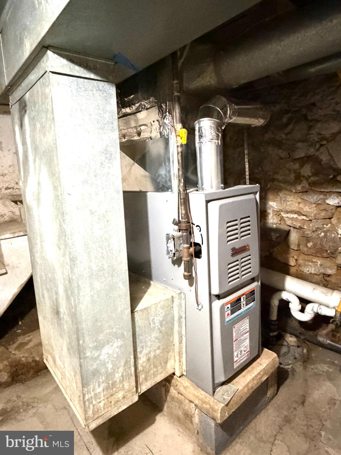 526 South 11th Street Reading, PA 19602 - Photo 19 of 22 a view of living room with furniture and a fireplace