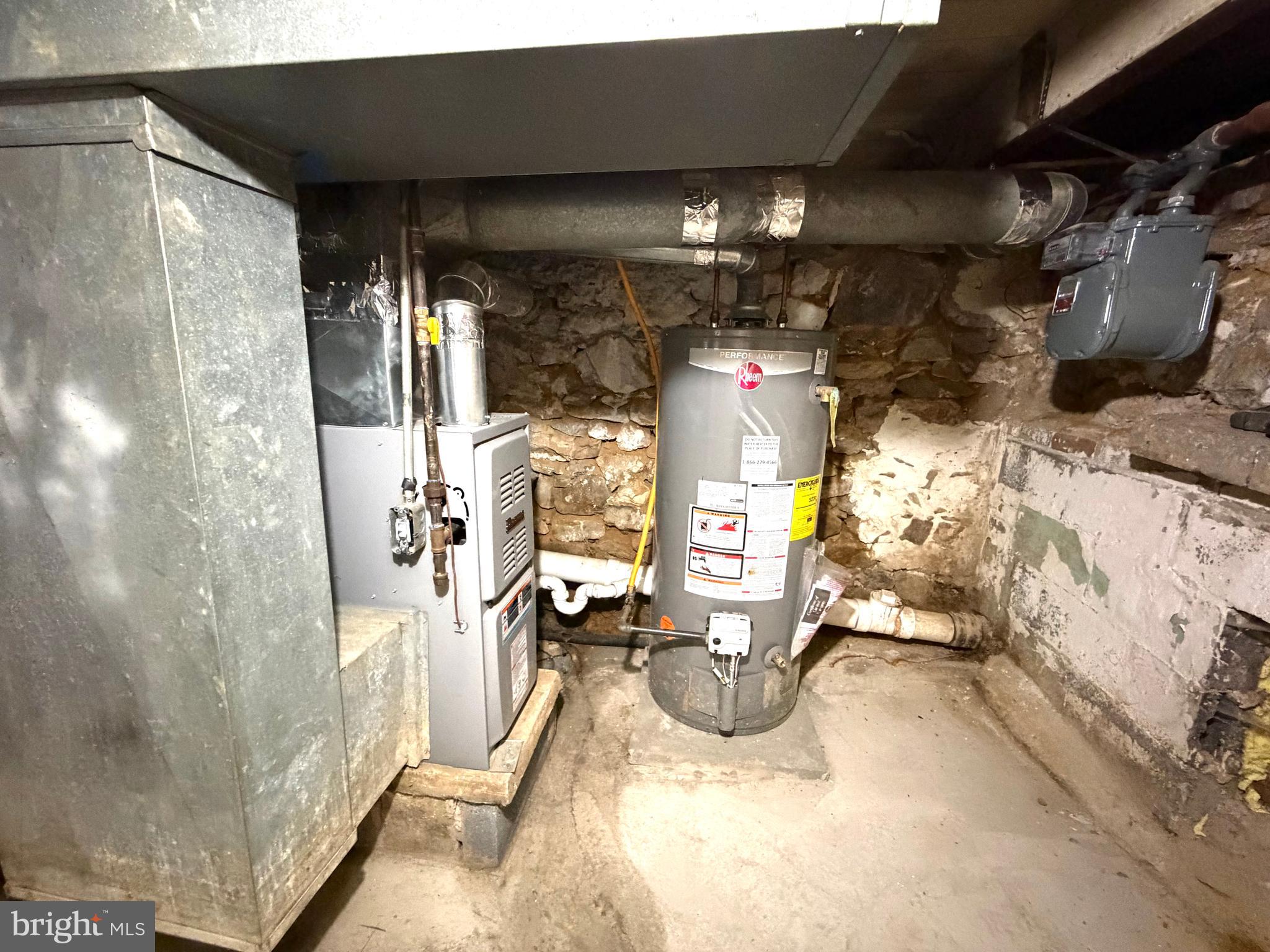 526 South 11th Street Reading, PA 19602 - Photo 20 of 22 a view of a dining room with furniture