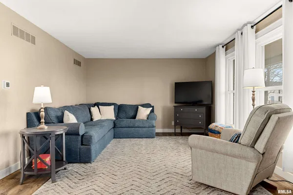 $649,900 | 21184 Allentown Road, Pekin, IL 61554