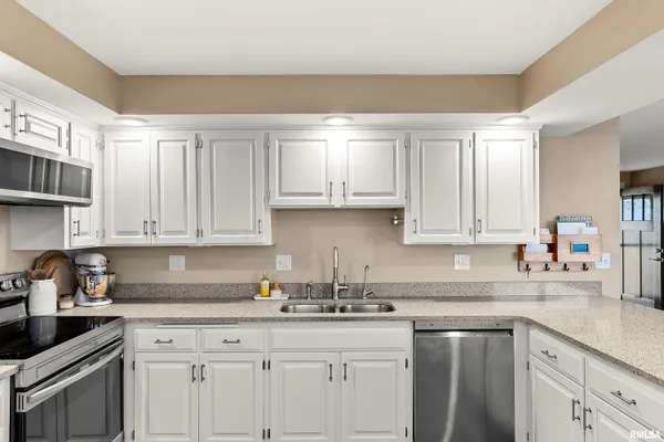 $649,900 | 21184 Allentown Road, Pekin, IL 61554