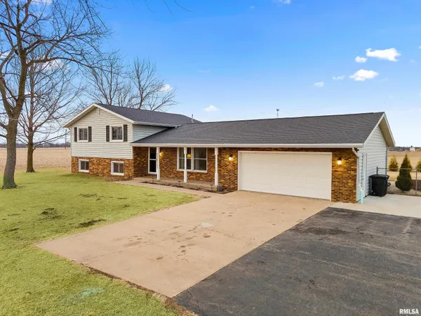 $649,900 | 21184 Allentown Road, Pekin, IL 61554