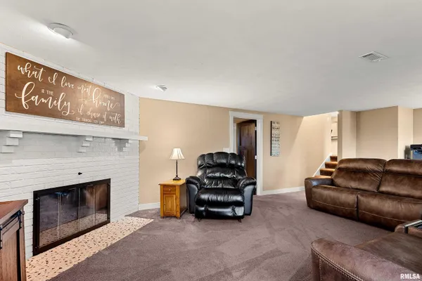 $649,900 | 21184 Allentown Road, Pekin, IL 61554