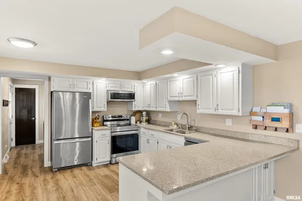 $634,800 | 21184 Allentown Road, Pekin, IL 61554