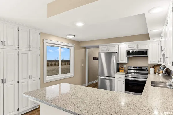$634,800 | 21184 Allentown Road, Pekin, IL 61554