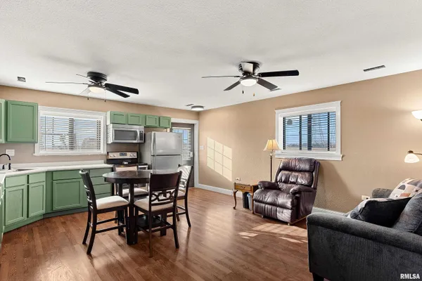 $649,900 | 21184 Allentown Road, Pekin, IL 61554